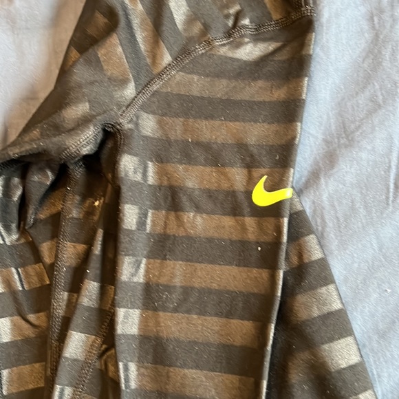 Nike dry fit pro long sleeeve deep zip run shirt - Picture 6 of 6